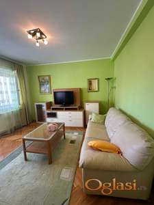 Fenomenalan namešten dvosoban stan u centru grada!